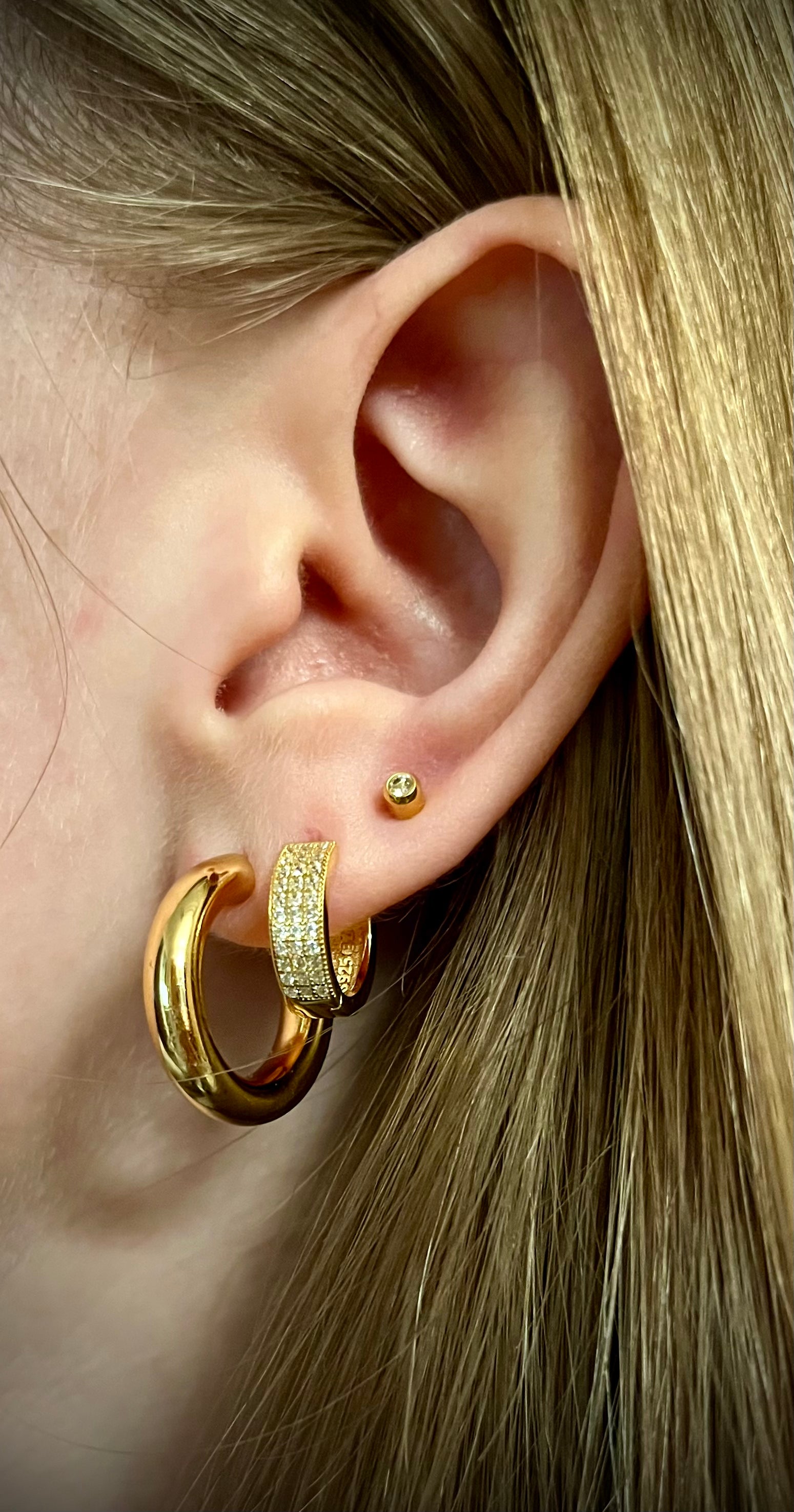 creoler i sølv med zirkoner Hovedbillede