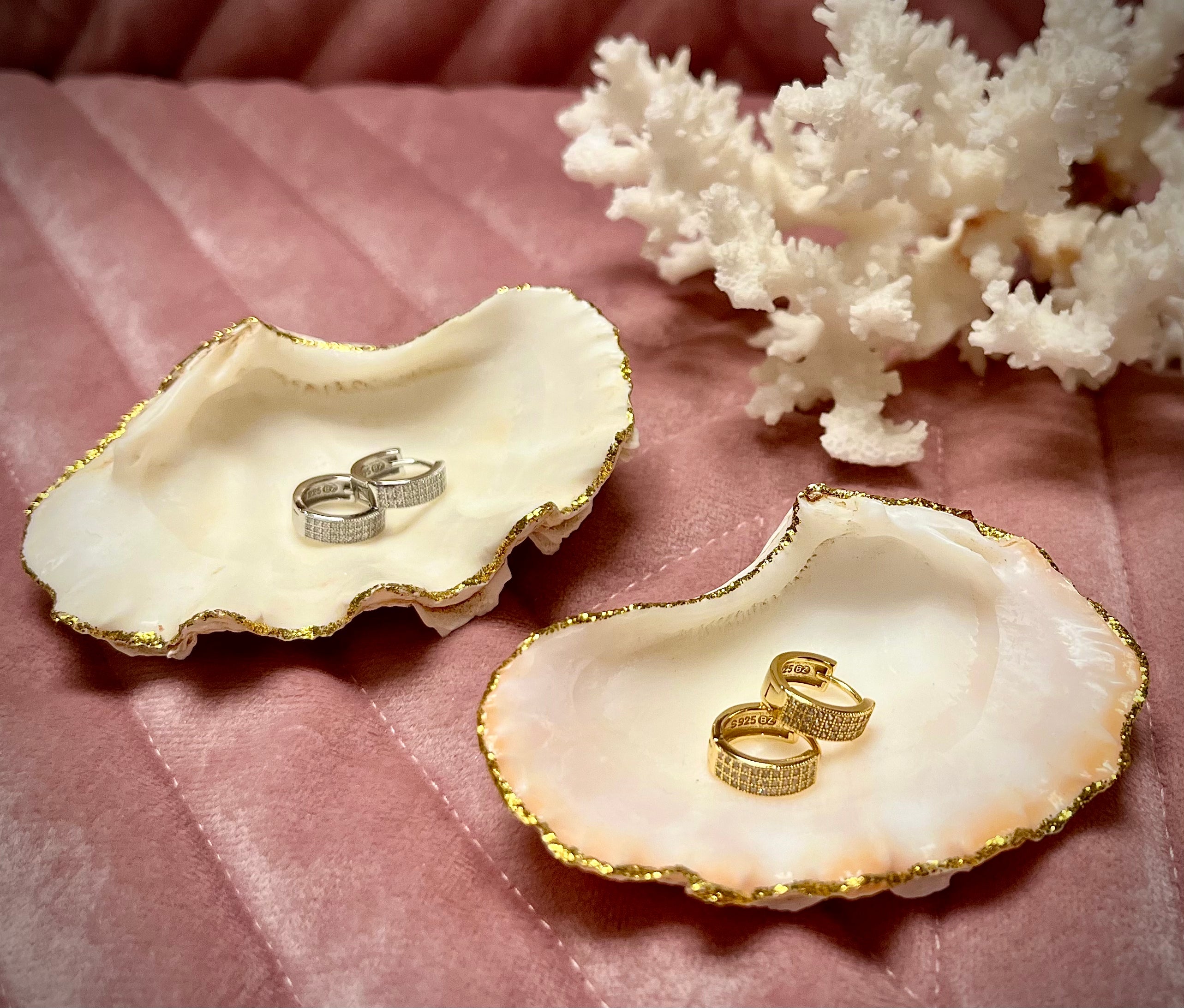 Smukke creoler ørestikker med 3 rækker zirkoner, Latch back Sekundært billede