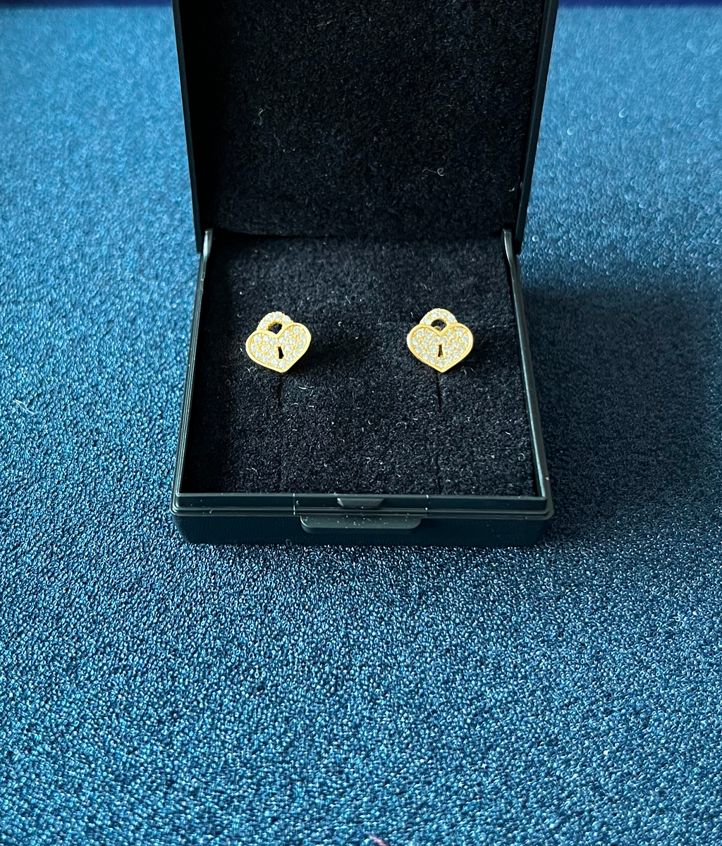 Ørestikker med hjerter