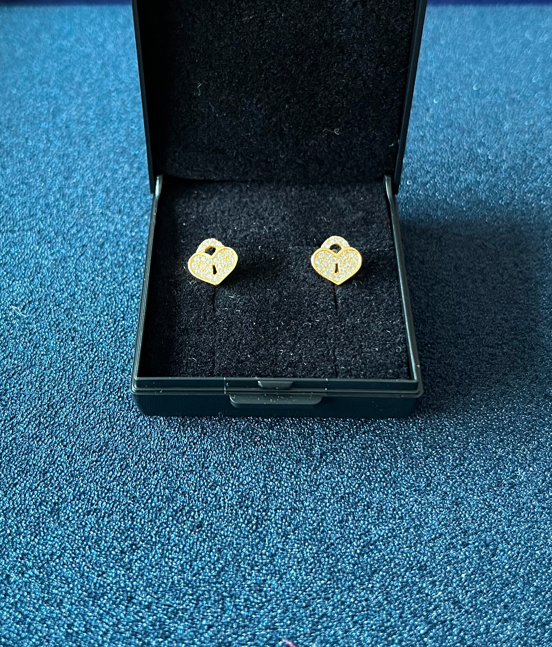 Ørestikker med hjerter