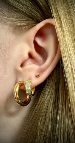 Smukke creoler ørestikker med 3 rækker zirkoner, Latch back (10065) Sekundært billede