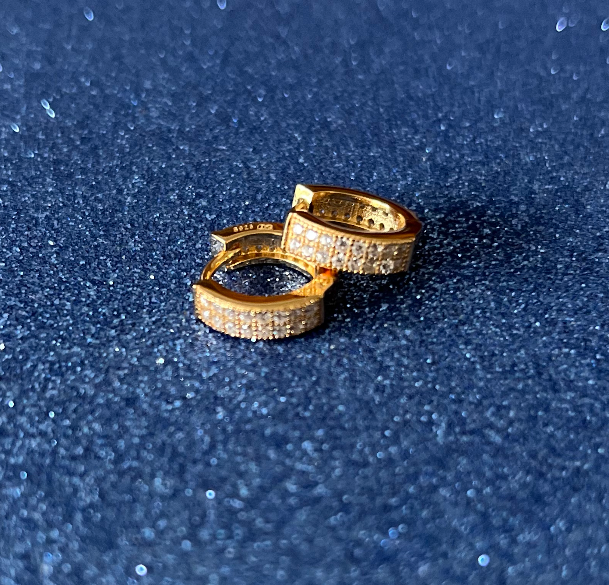 Elegante creoler med to rækker zirkoner, Latch back lås, forgyldt sølv (10055) Sekundært billede