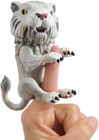 Fingerlings Untamed Sabretooth Silvertooth
