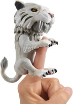 Fingerlings Untamed Sabretooth Silvertooth